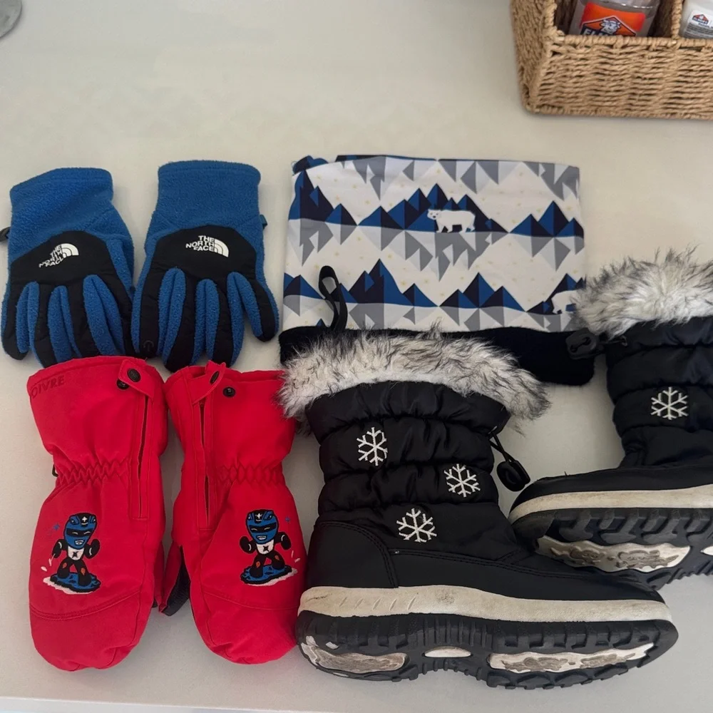 Kids Winter Snow Boots and Gloves Set - Black & Red